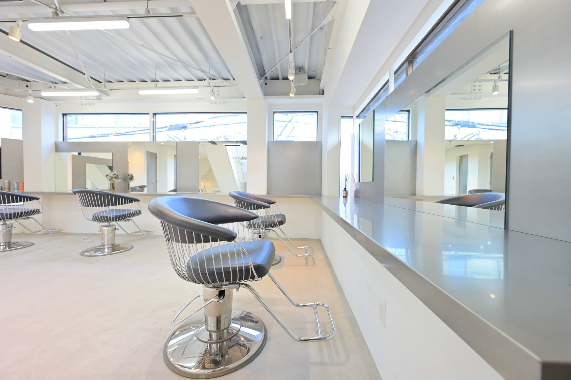 カット・パーマ・カラーなど、お客様のご希望に合うようご提案させていただきます。